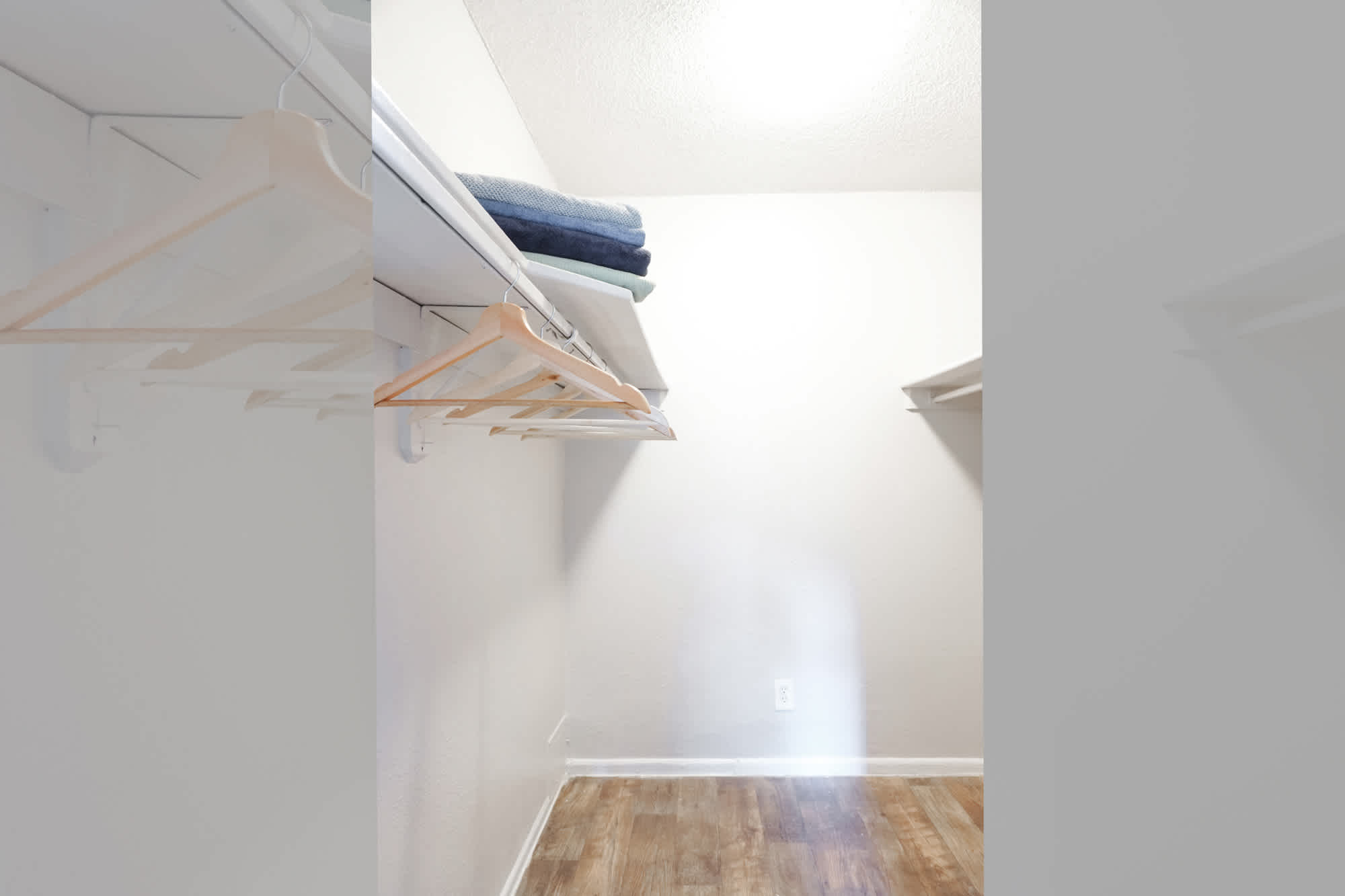 Sully - Studio - Walk-In Closet