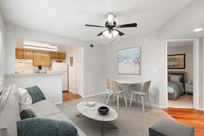 Verde - 1 Bed 1 Bath - Dining Area