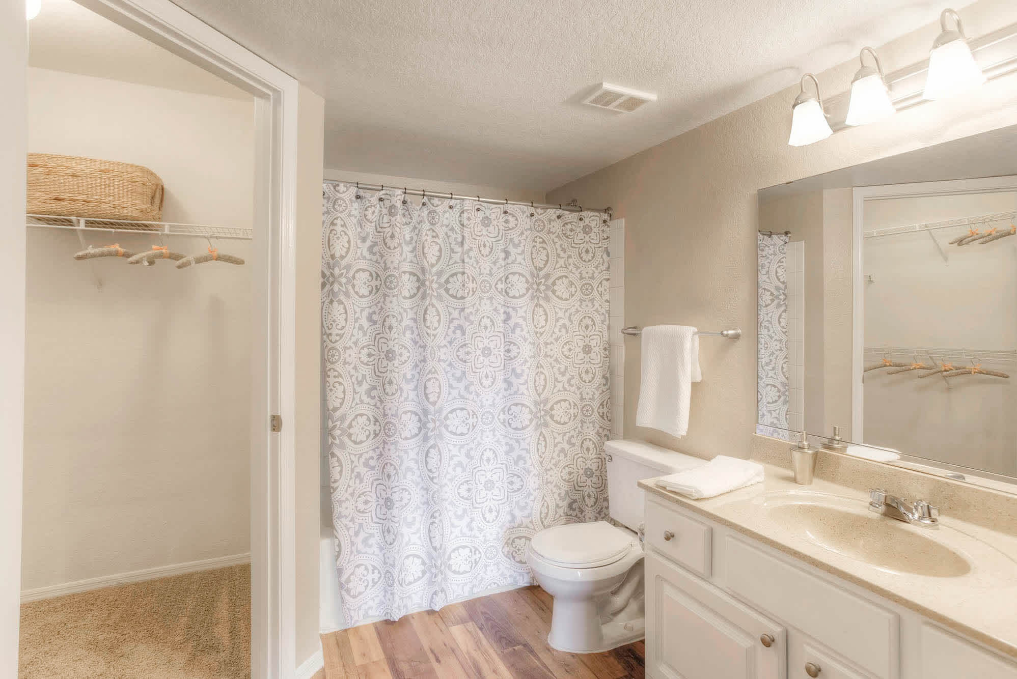Felicidad - 2 Bed 2 Bath - Bathroom