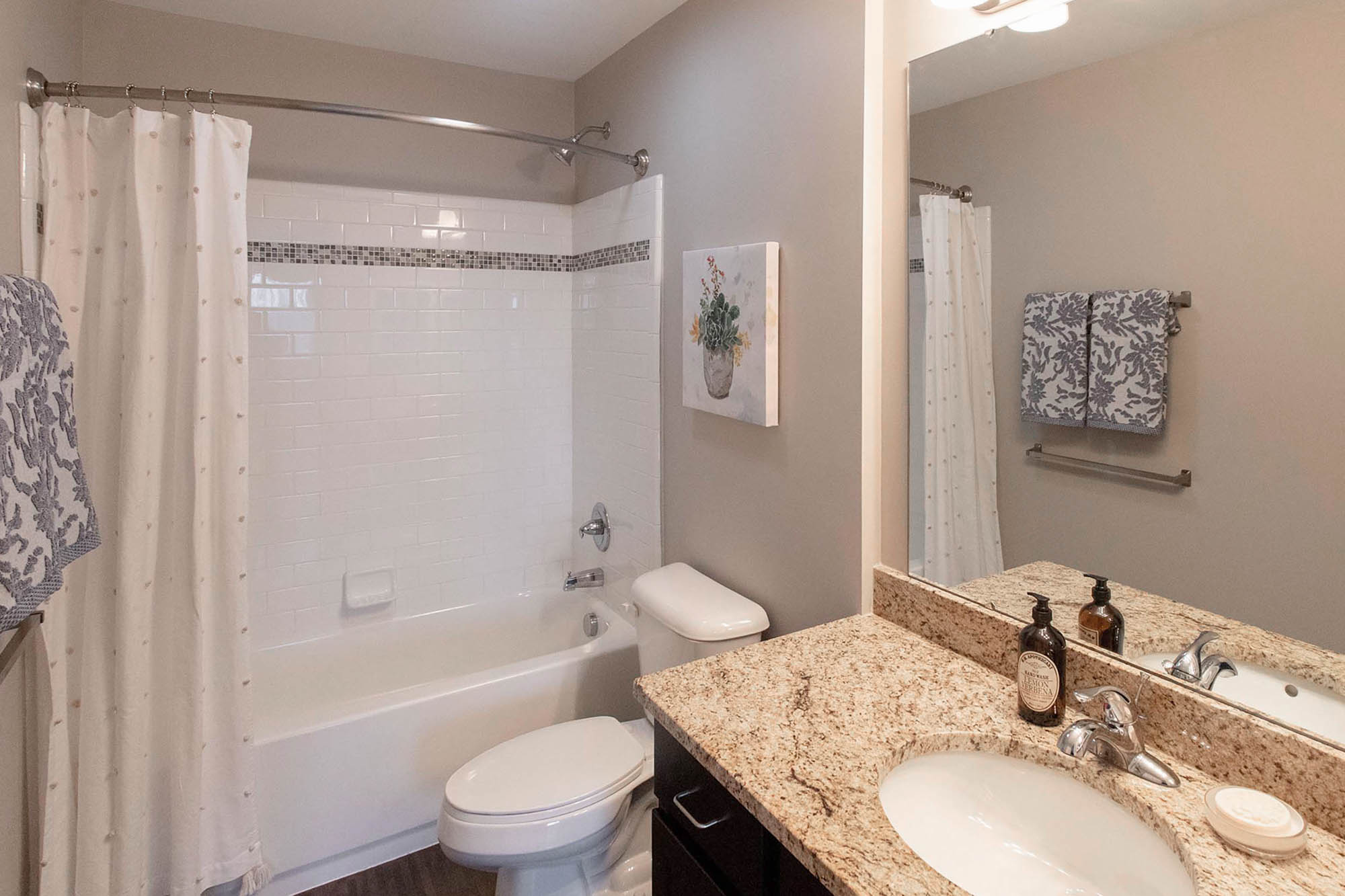 Main - 4 Bed 3.5 Bath - Bathroom 3