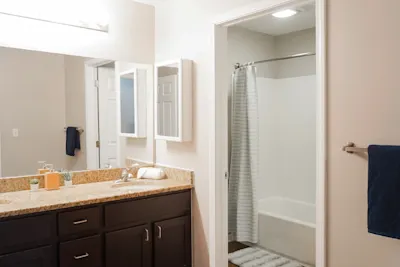 The Spruce - 4 Bed 2.5 Bath - Bathroom