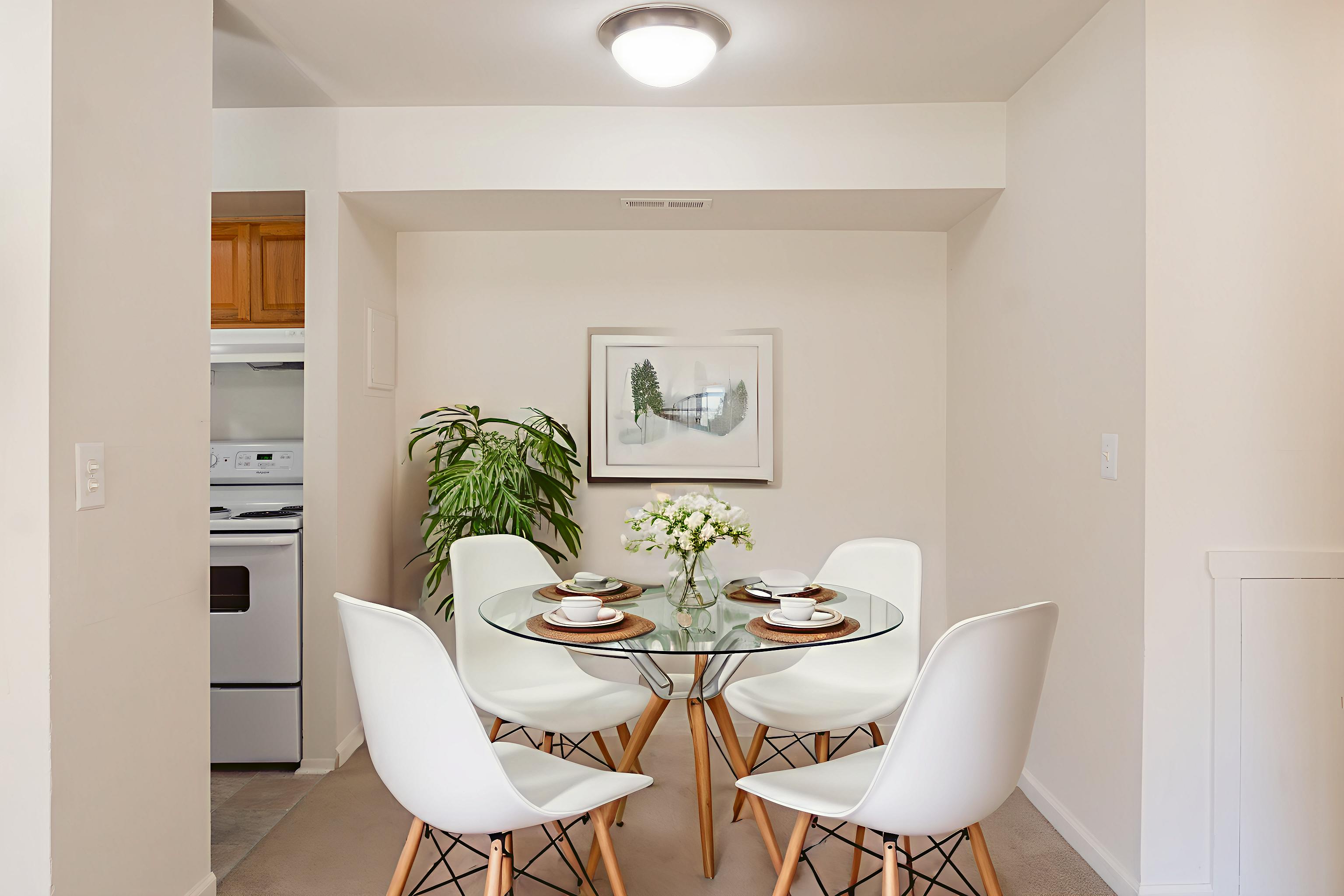 The Poseidon - 2 Bed 2 Bath - Dining Room