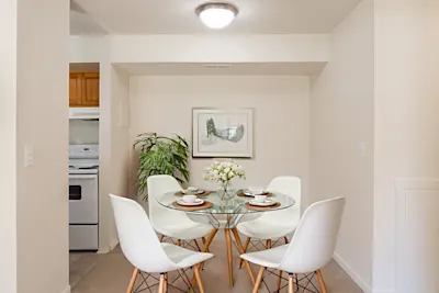 The Poseidon - 2 Bed 2 Bath - Dining Room