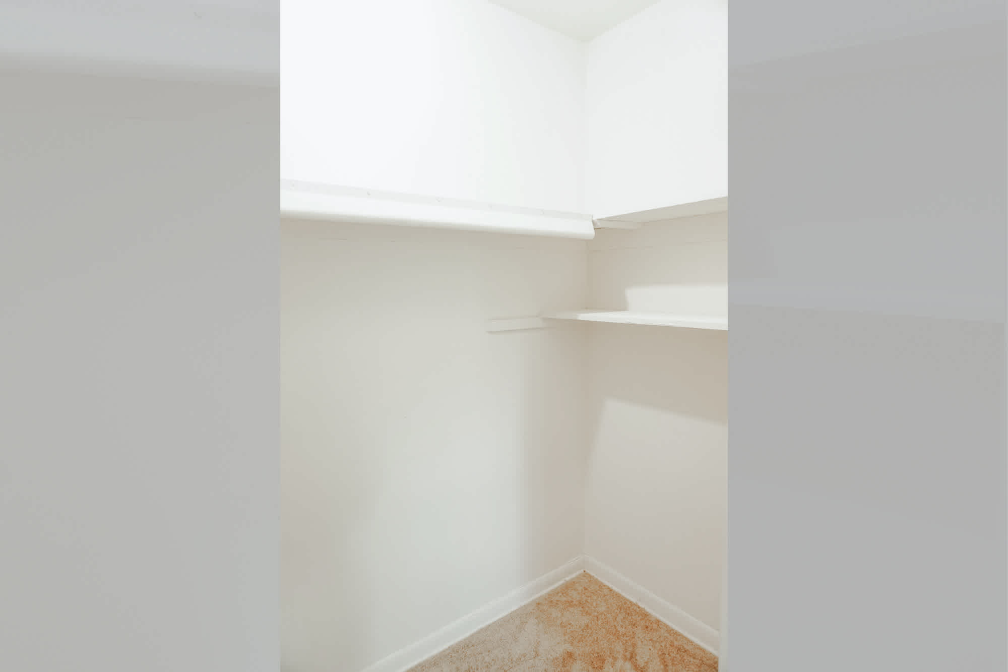 Ontario - 1 Bed 1 Bath - Primary Bedroom Closet