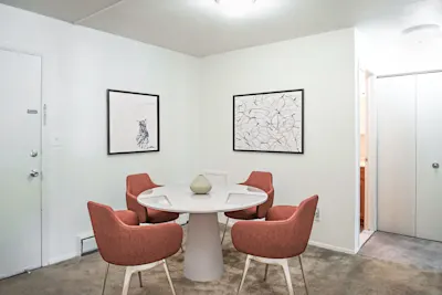 Belmont - 1 Bed 1 Bath - Dining Area