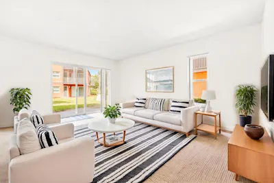 Schooner - 2 Bed 1 Bath - Living Room