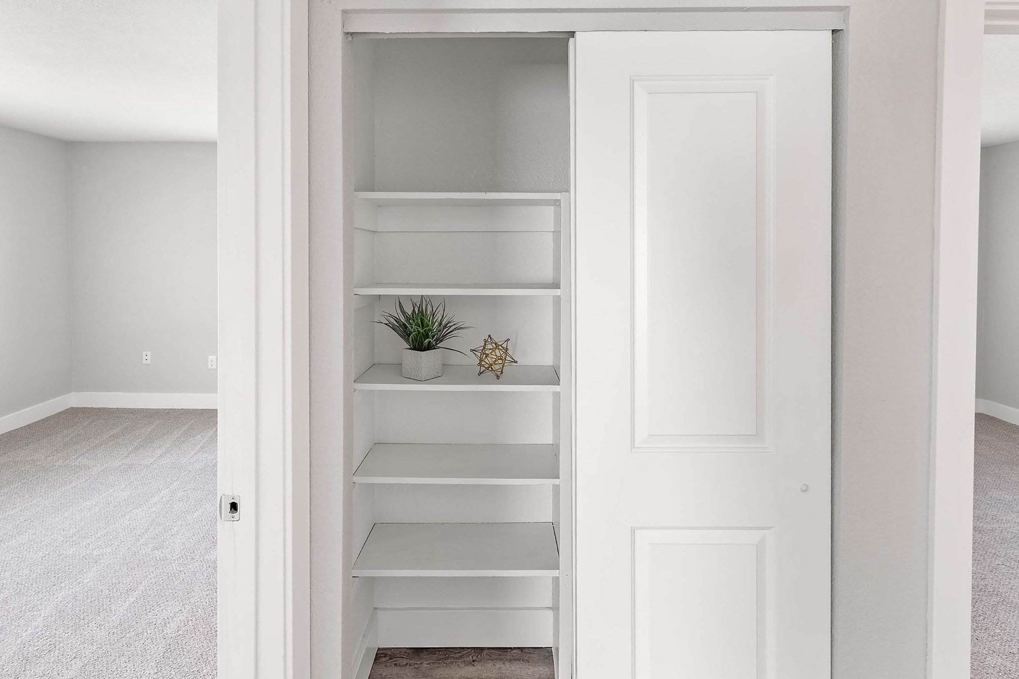 Quartz - 3 Bed 2 Bath - Linen Closet