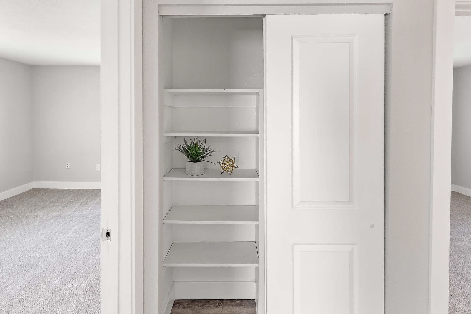 Quartz - 3 Bed 2 Bath - Linen Closet