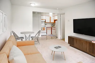 Erie - Studio - Dining Area