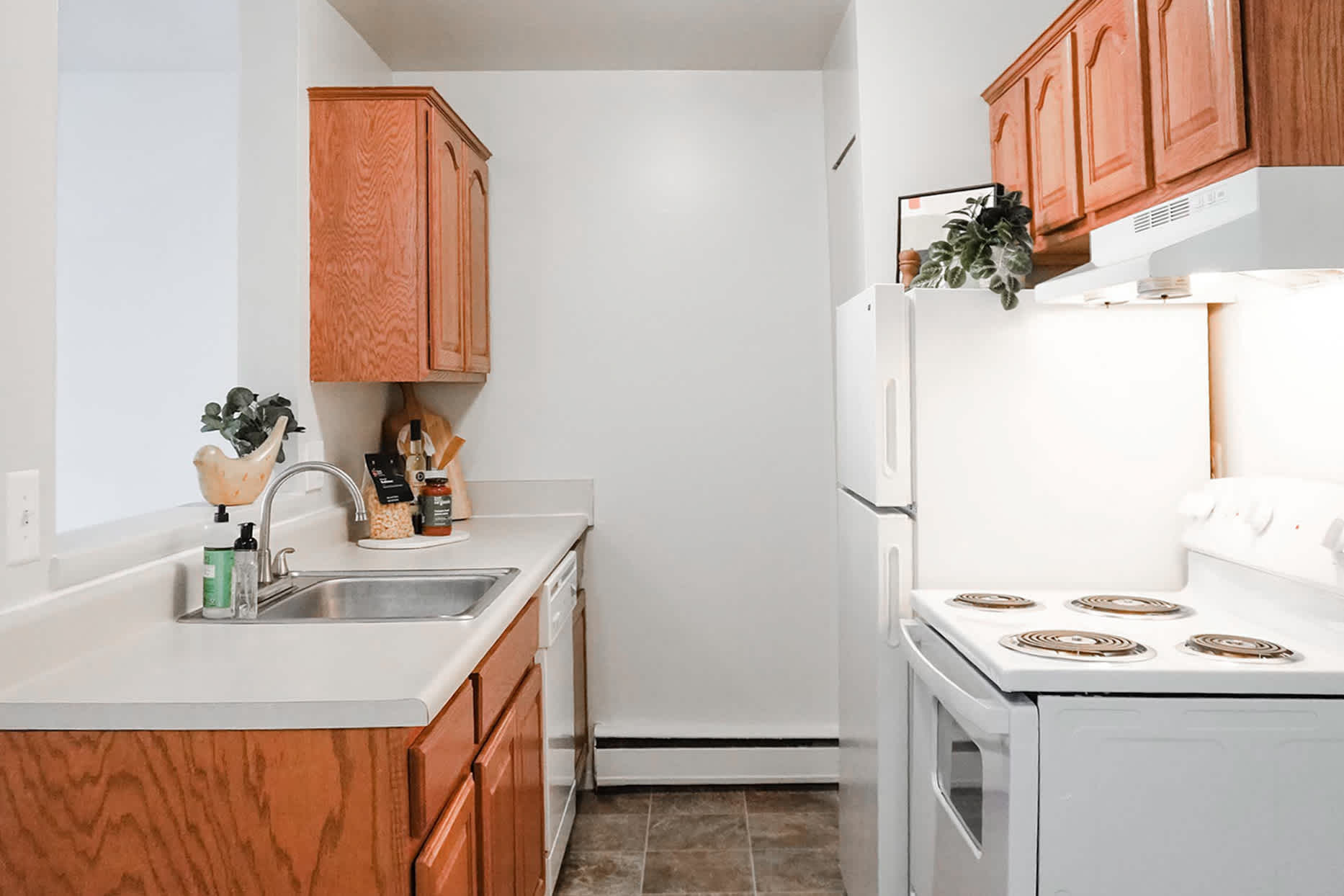 Belmont - 1 Bed 1 Bath - Kitchen