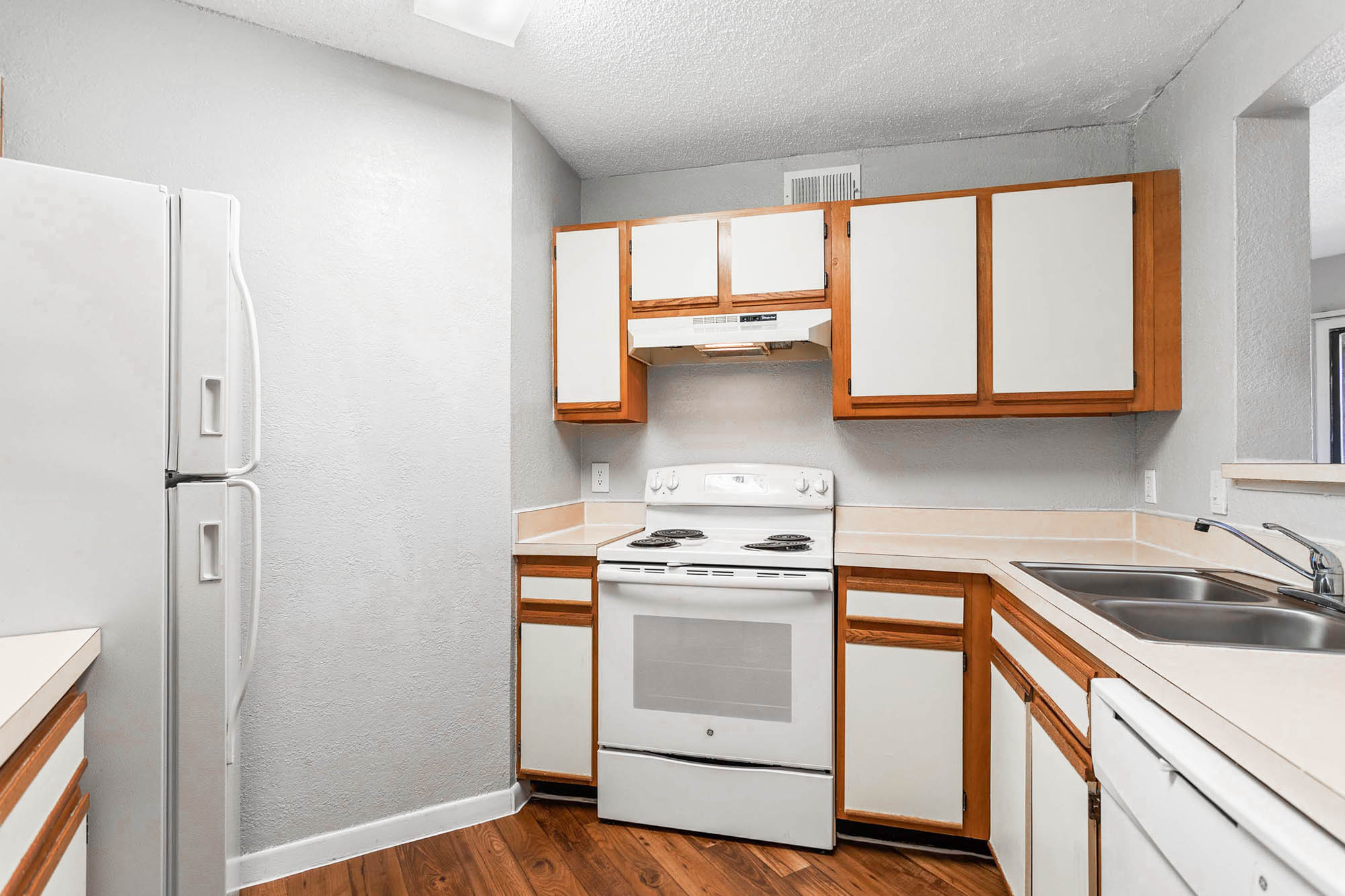 Navel - 1 Bed 1 Bath - Kitchen