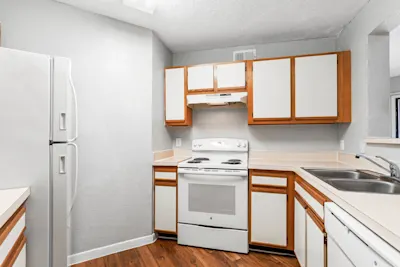 Navel - 1 Bed 1 Bath - Kitchen