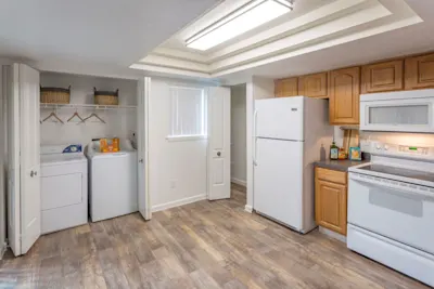 Bianca - 2 Bed 2 Bath - Laundry