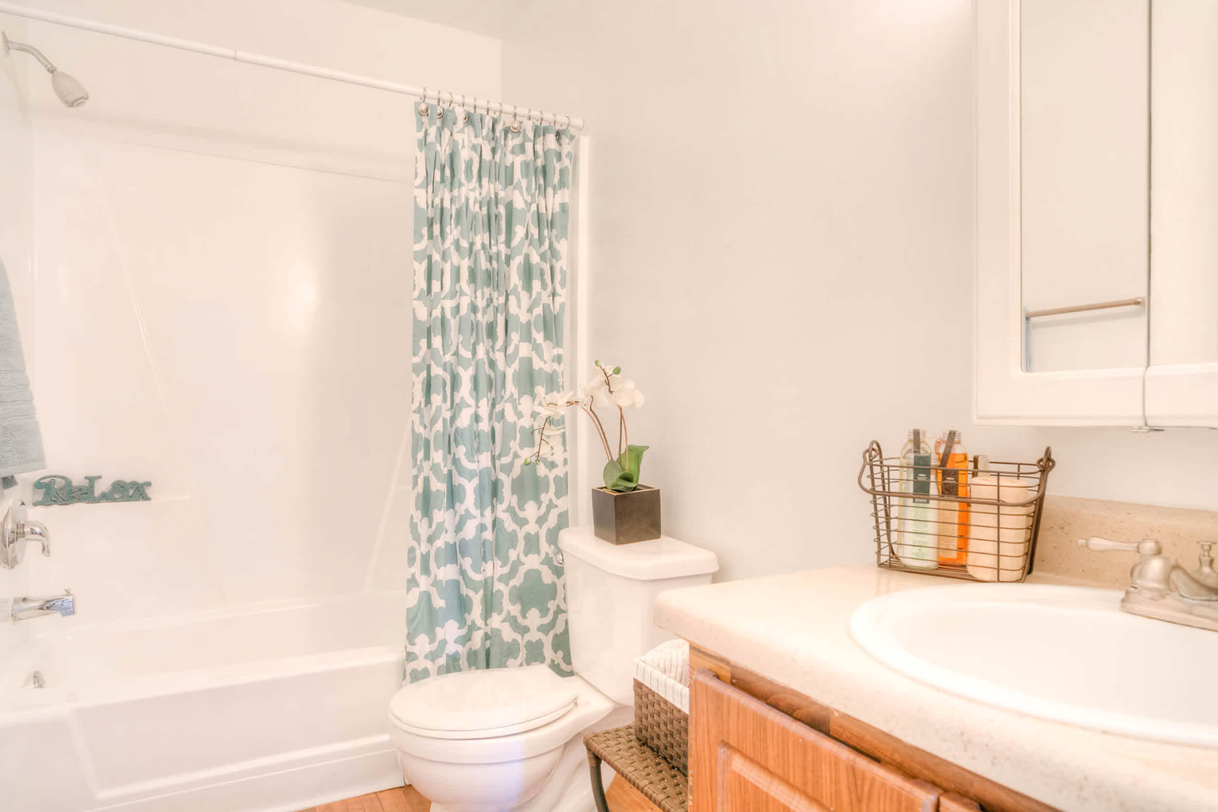 Millenia - 2 Bed 1.5 Bath - Bathroom 2