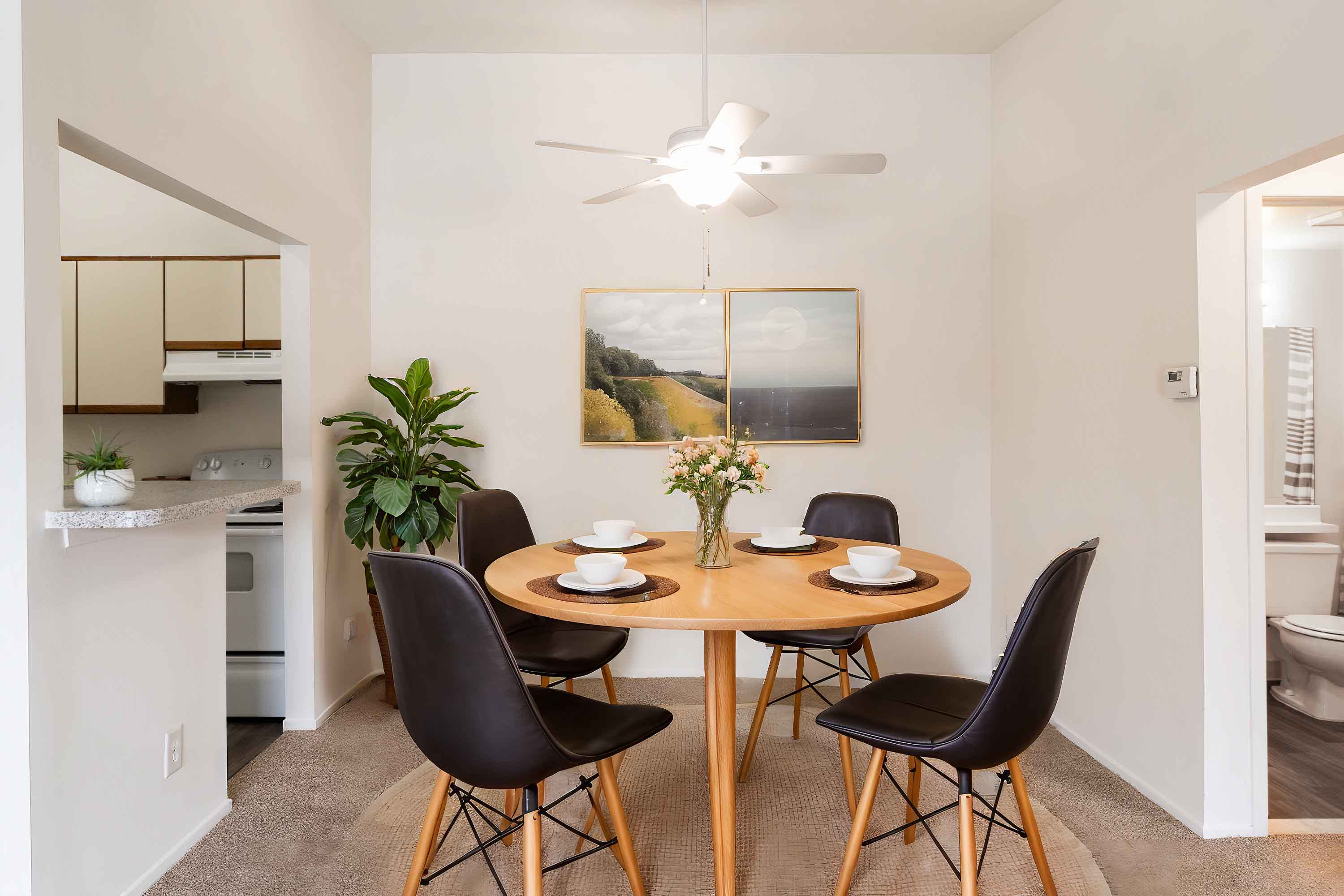 Meadowlark - 1 Bed 1 Bath - Dining Room