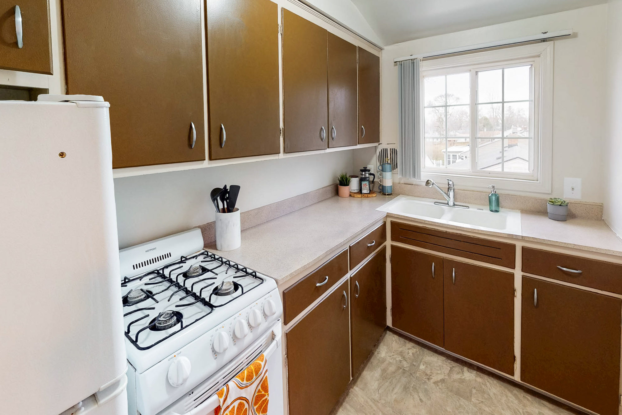 The Leon - 1 Bed 1 Bath - Kitchen