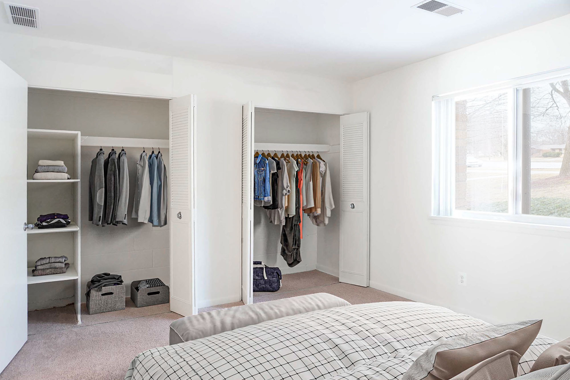 The Van Gogh - 1 Bed 1 Bath - Bedroom Closet