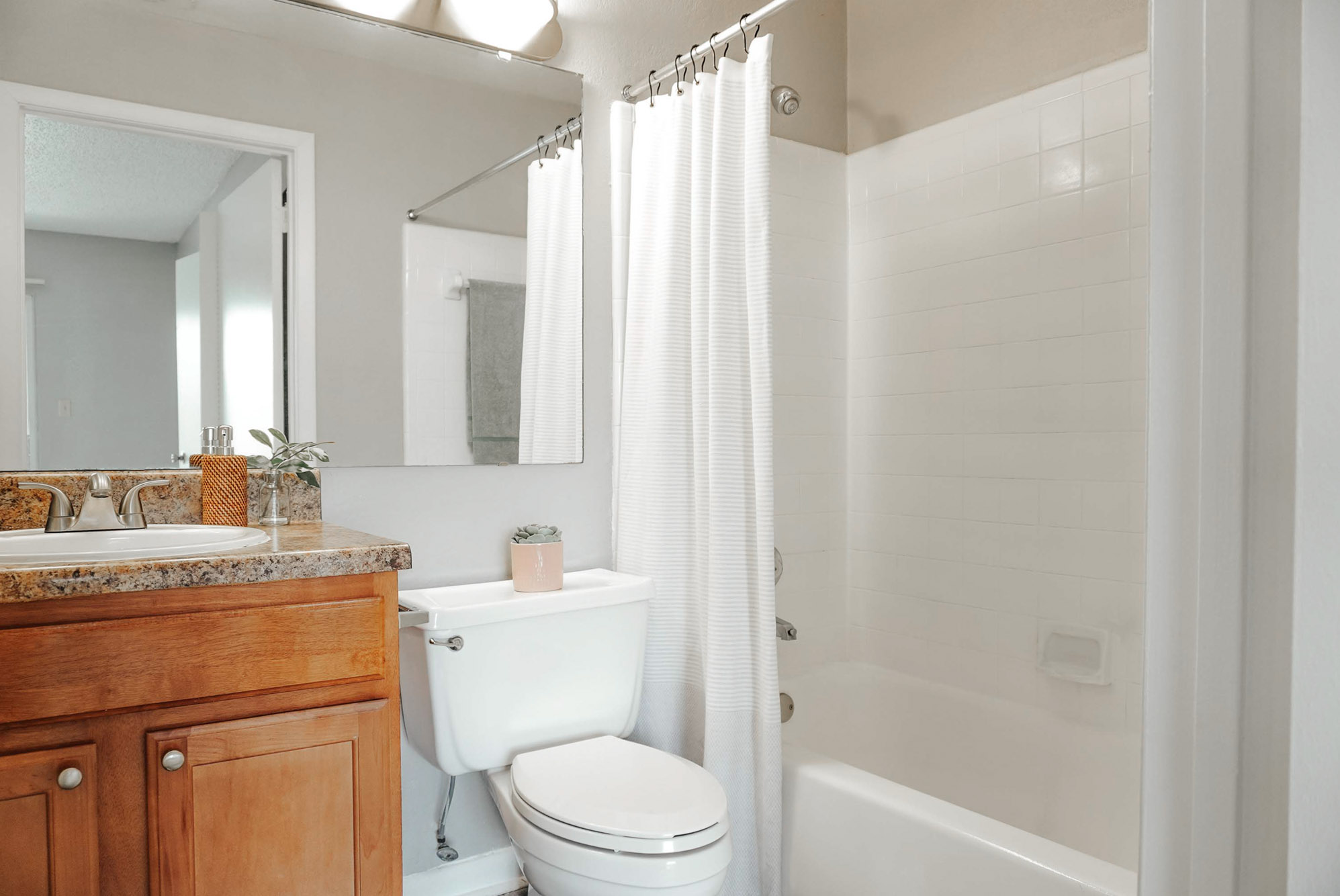 Walker - 1 Bed 1 Bath - Bathroom