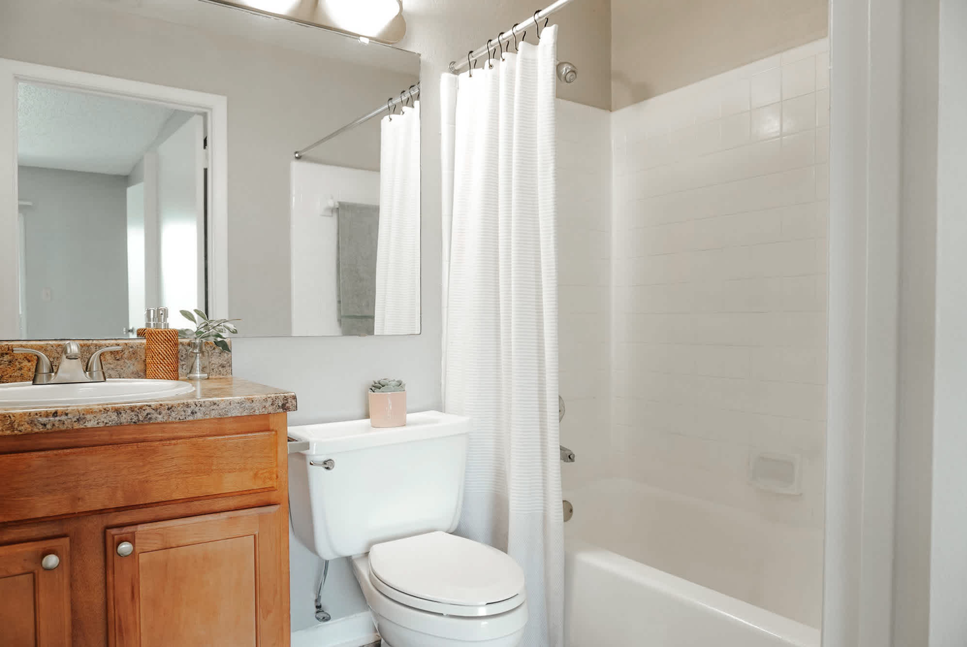 Walker - 1 Bed 1 Bath - Bathroom