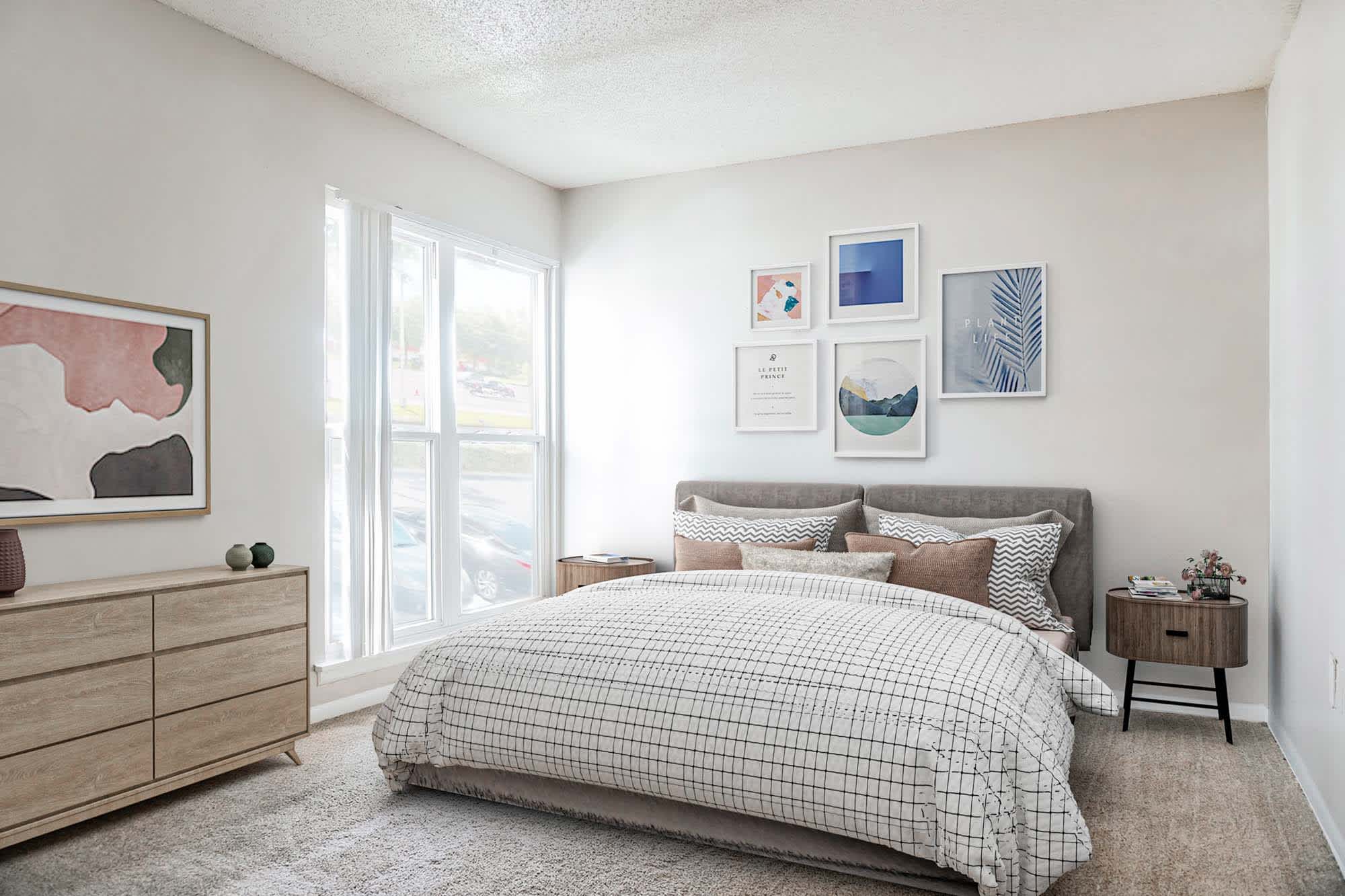 Ivanhoe - 2 Bed 1.5 Bath - Master Bedroom