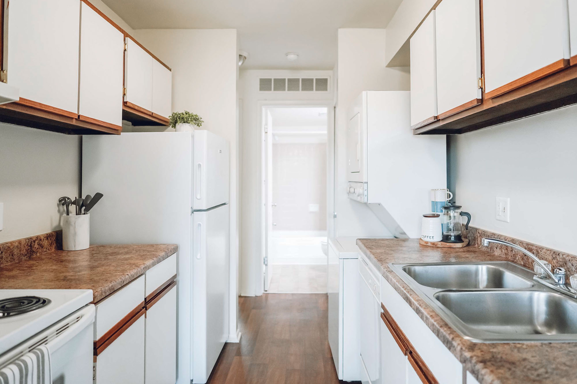 Kipling - 1 Bed 1 Bath - Kitchen