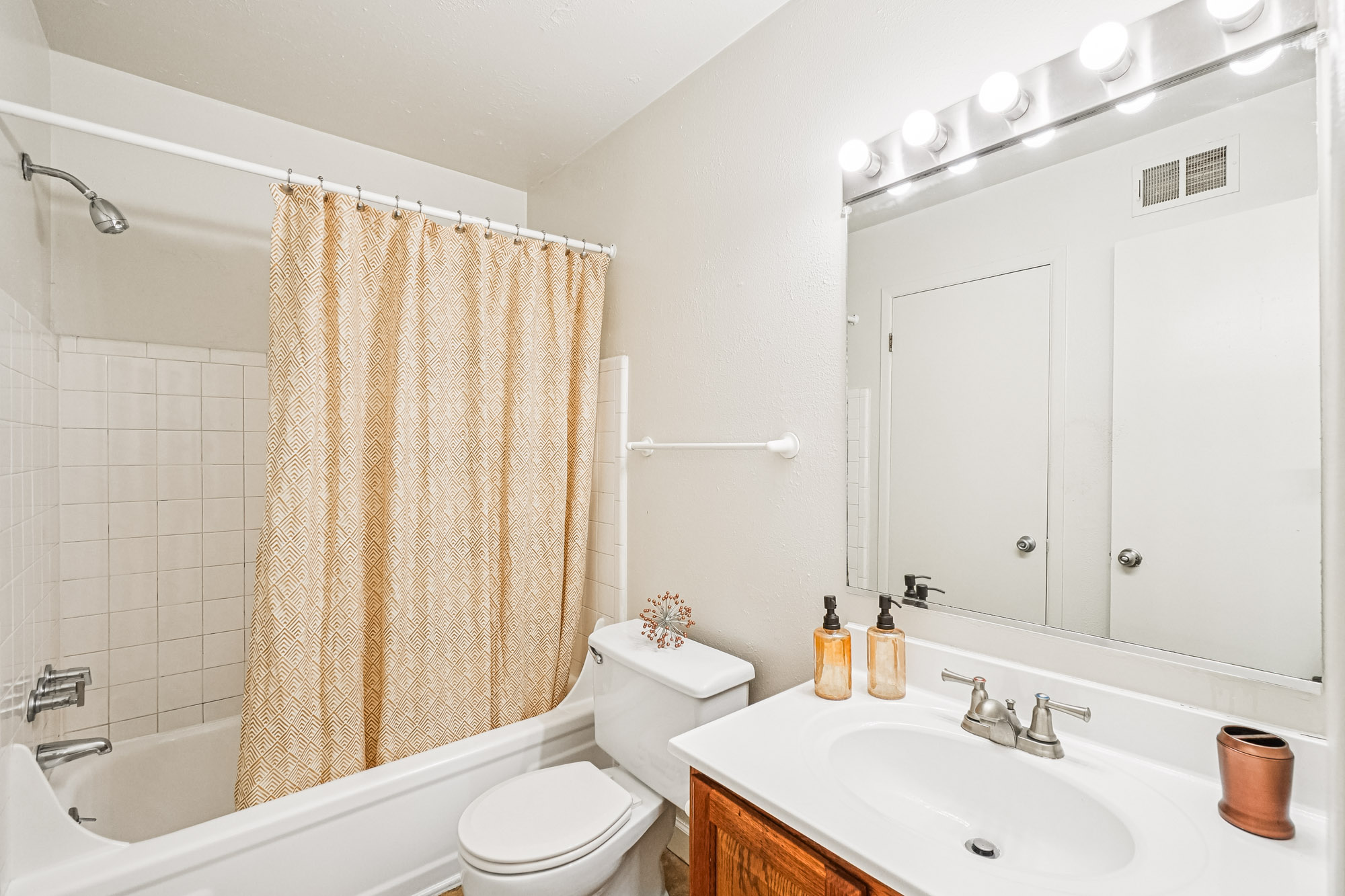 The Gaston & The Grand - 2 Bed 1 Bath - Bathroom