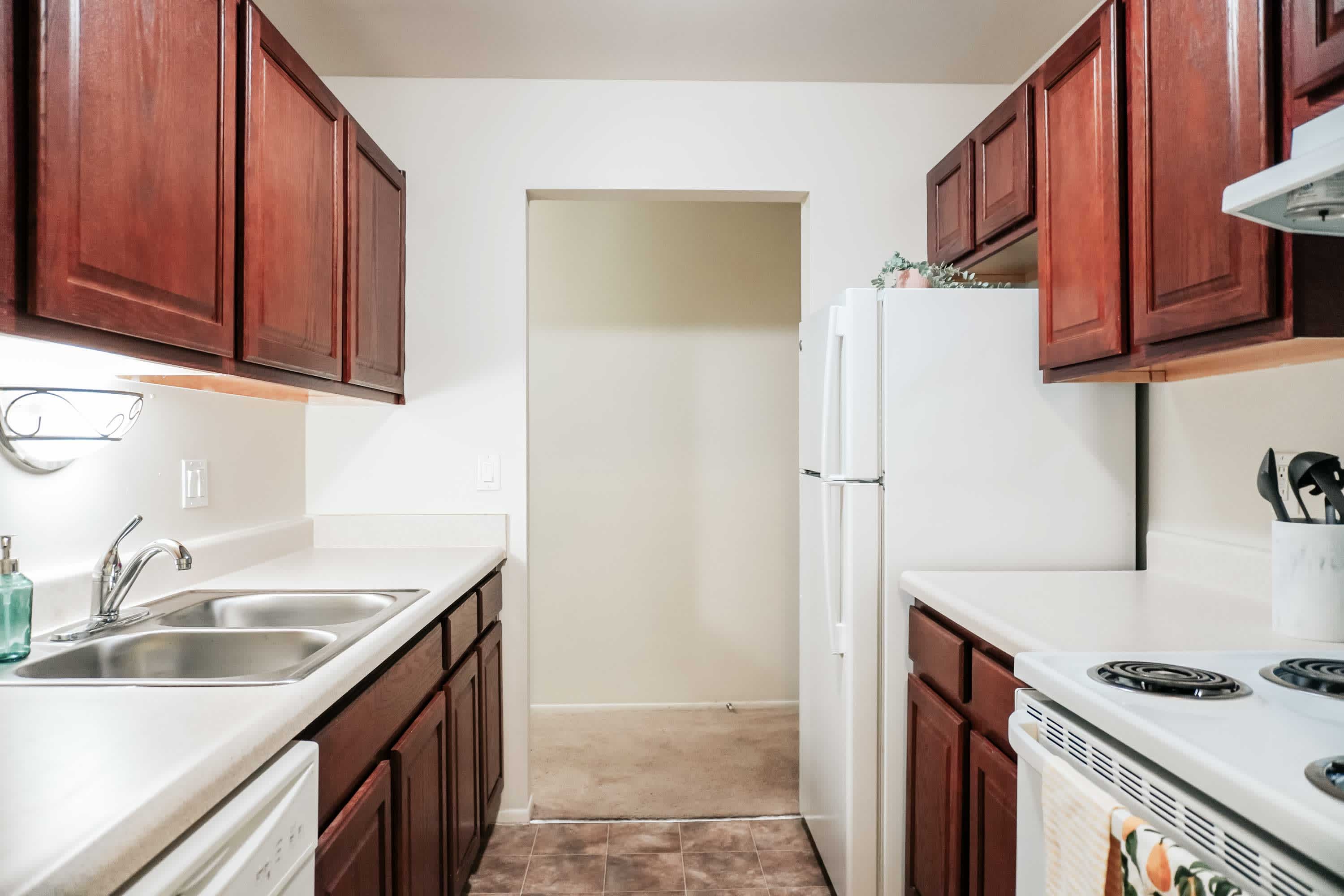 1-Bed-1-Bath-Kitchen-Cherry Oak-cabinets