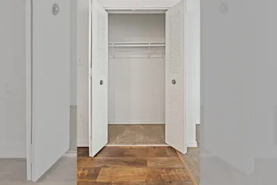 Catamaran - Studio - Closet