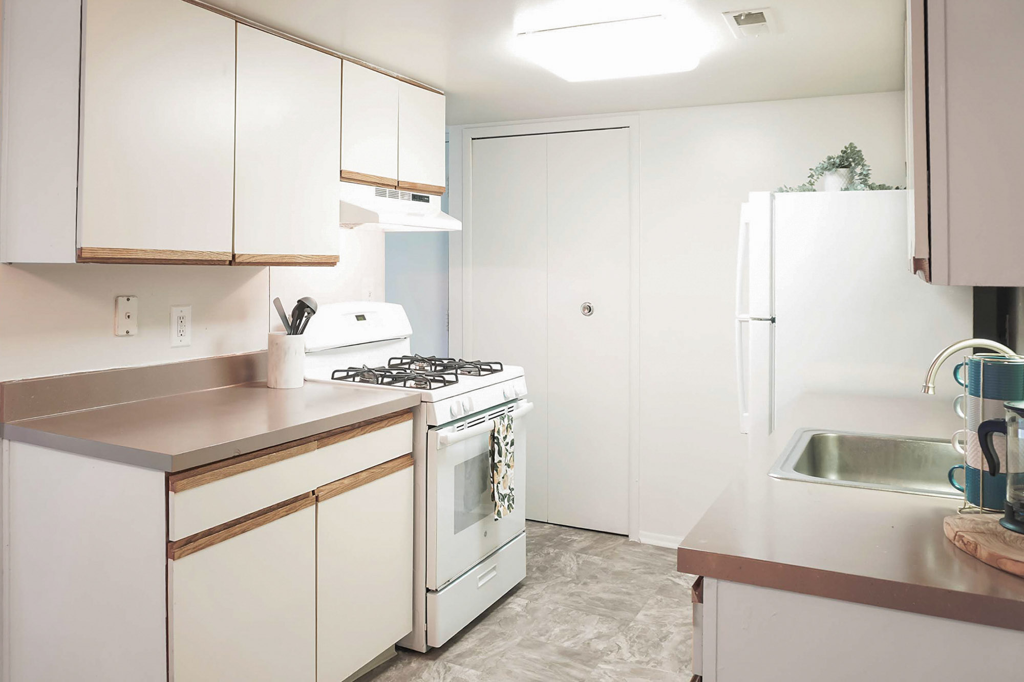 Copper Harbor - 2 Bed 1 Bath - Kitchen