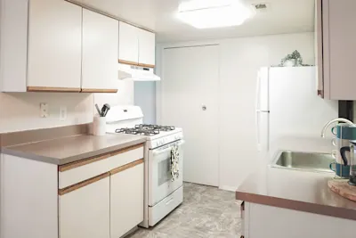 Copper Harbor - 2 Bed 1 Bath - Kitchen