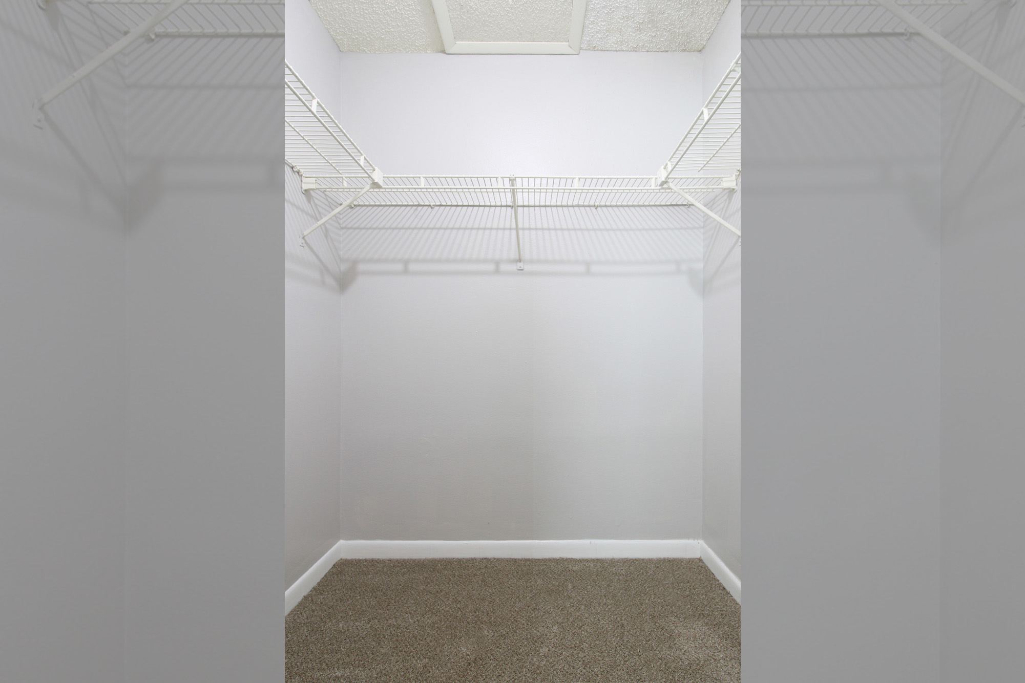 The Hoffner - 2 Bed 2 Bath - Walk-In Closet