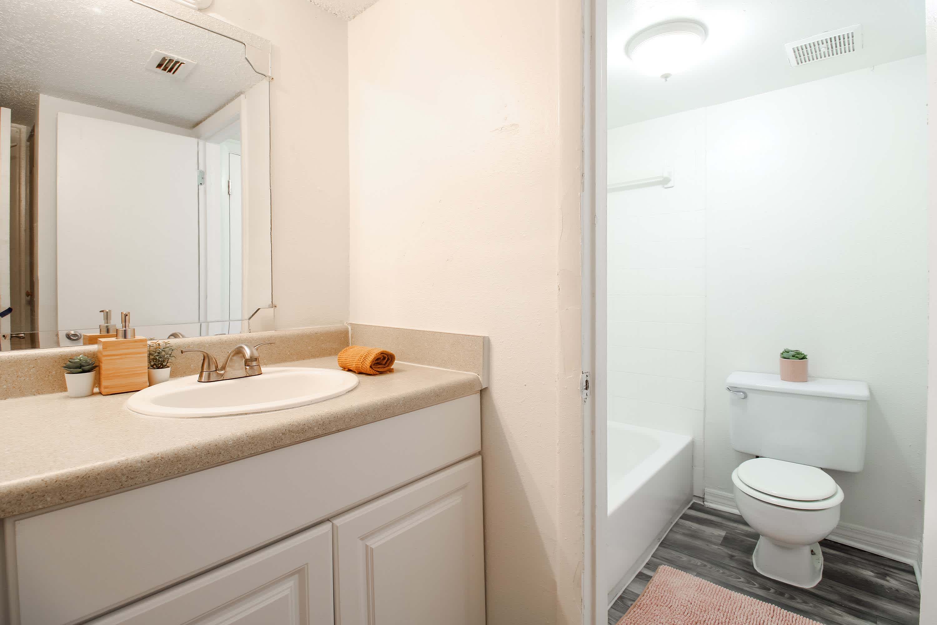Schooner - 2 Bed 1 Bath - Bathroom - White Style Cabinets