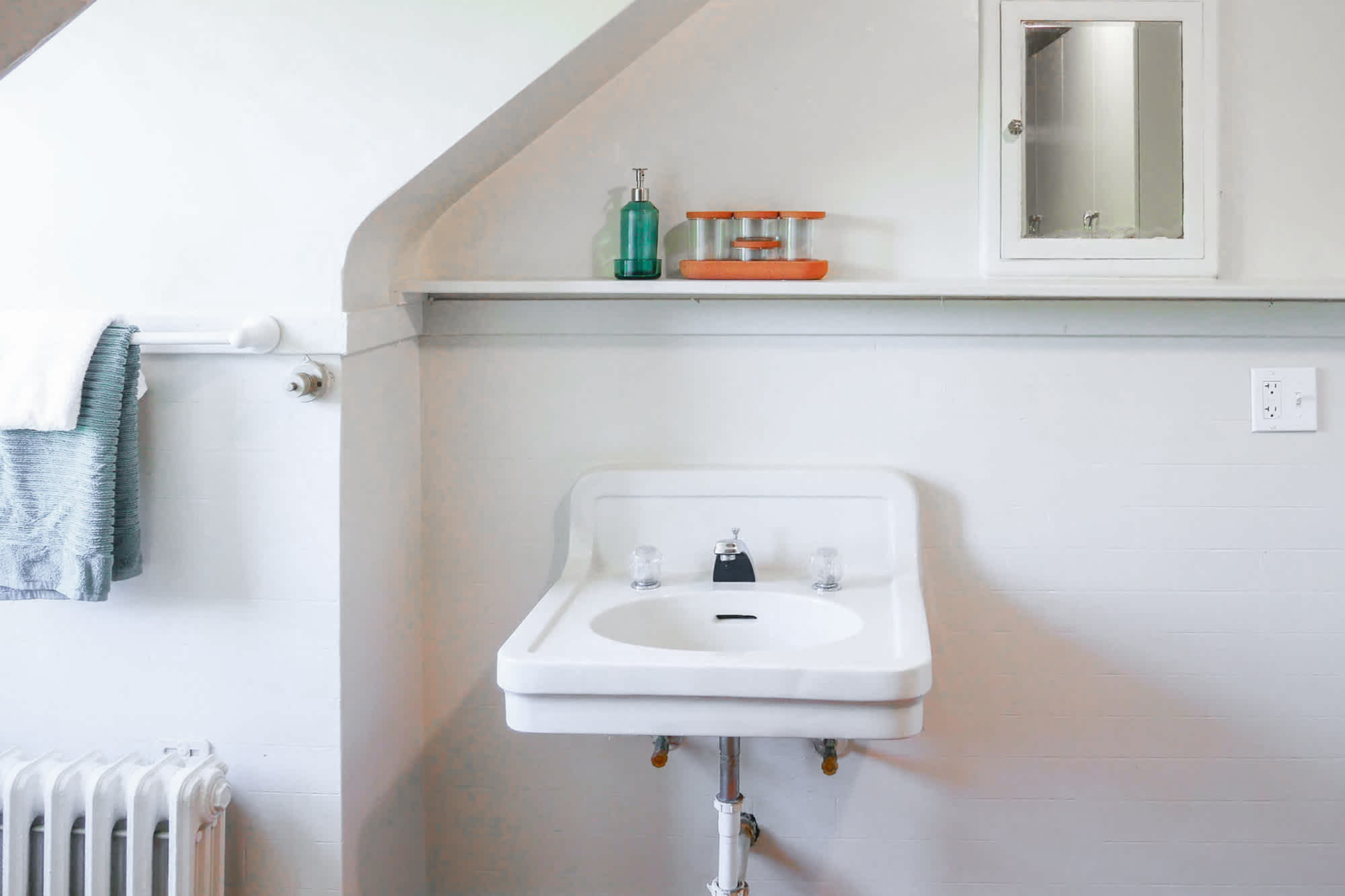 The William #1 - 2 Bed 1 Bath - Bathroom Area