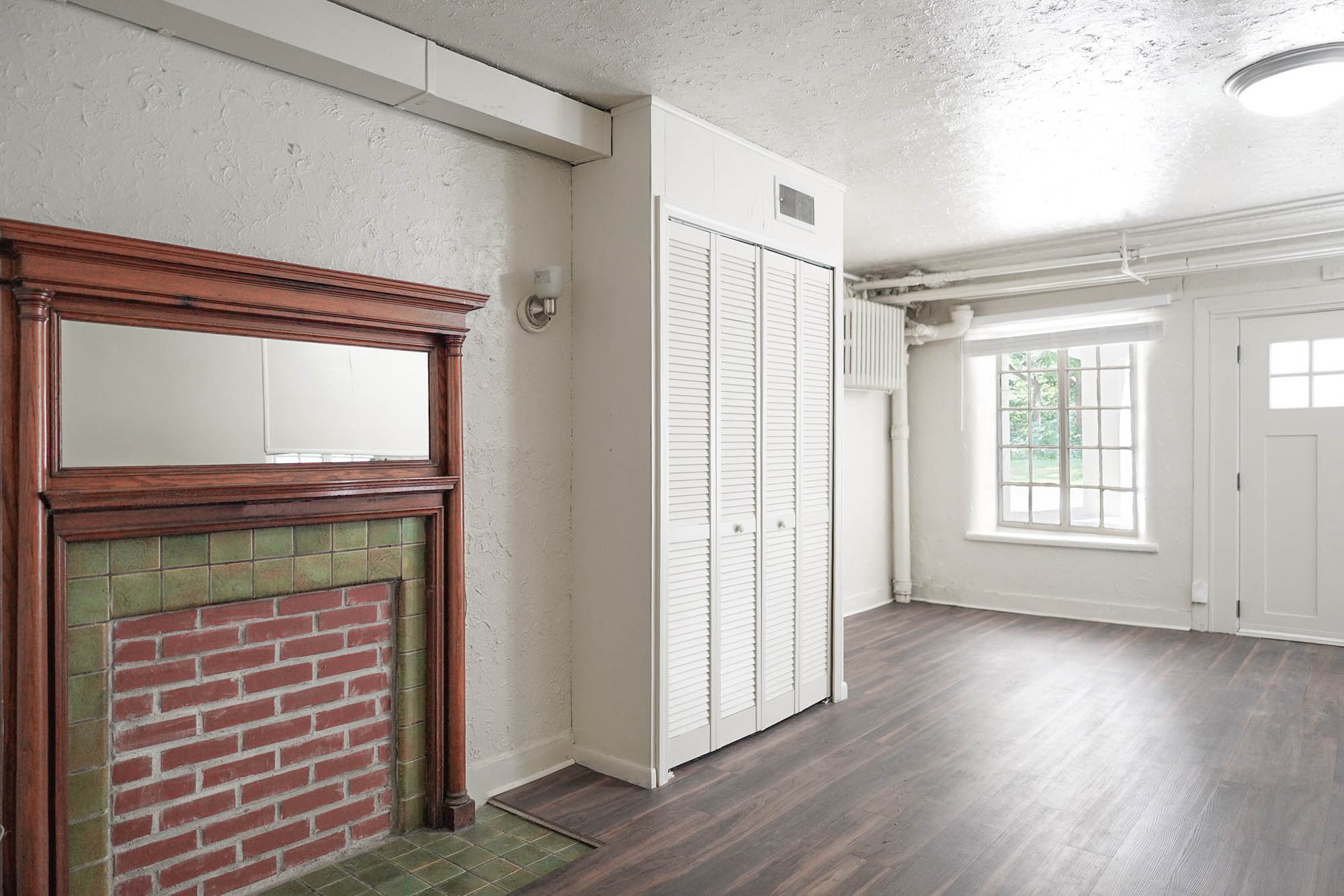 The Clark - 1 Bed 1 Bath - Fireplace