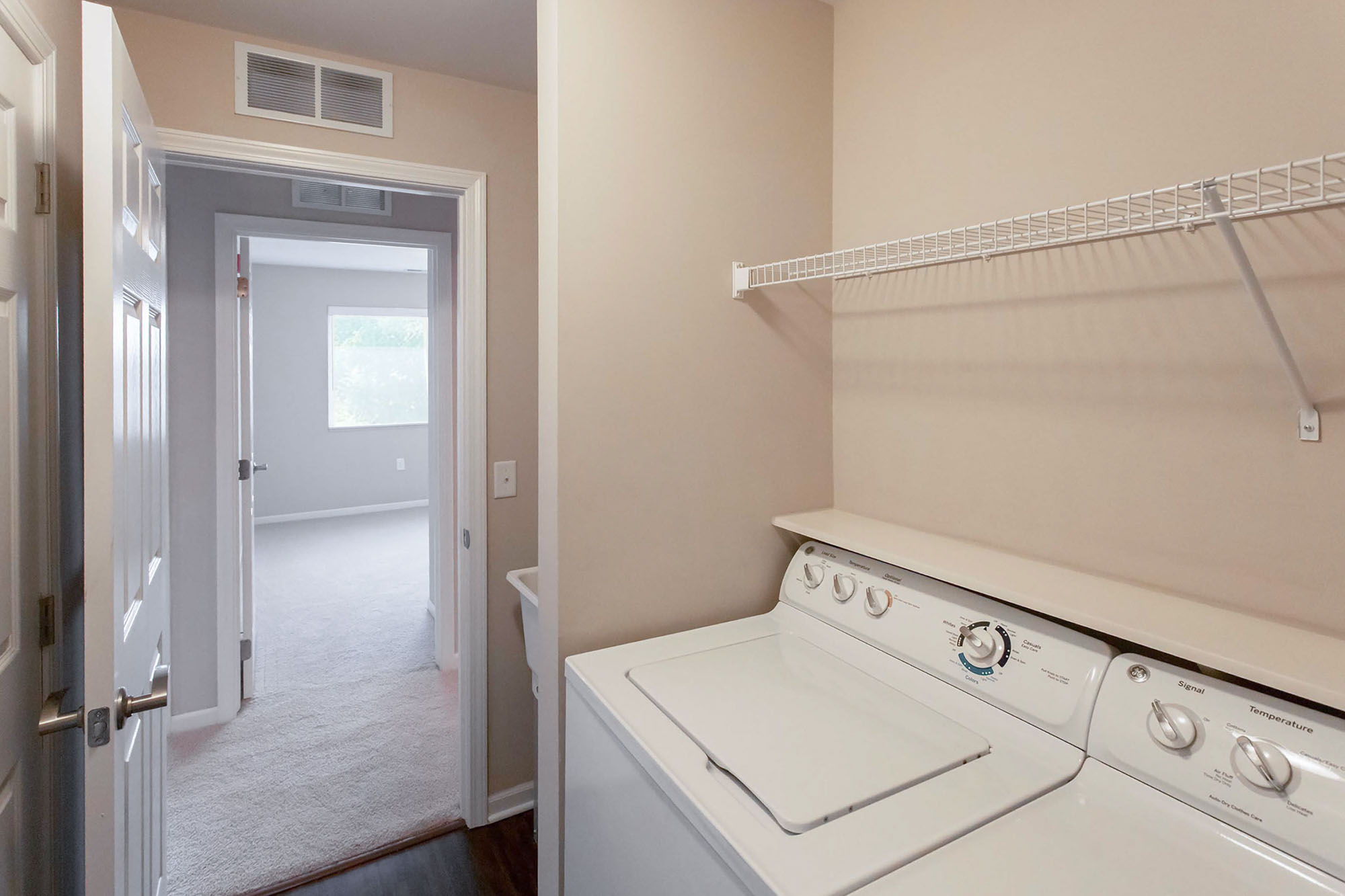 Main - 4 Bed 3.5 Bath - In-Unit Laundry