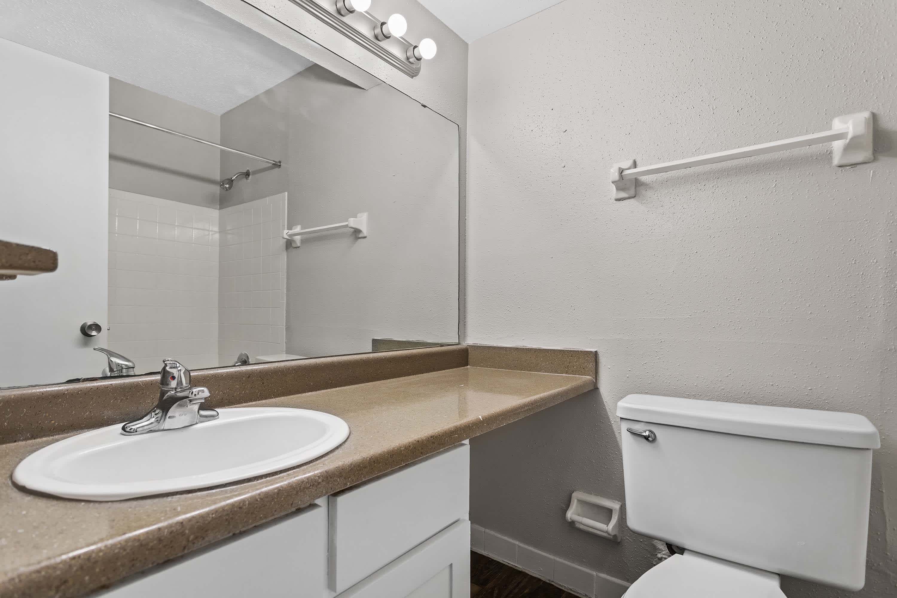 Silver - 3 Bed 2 Bath - Bathroom 2