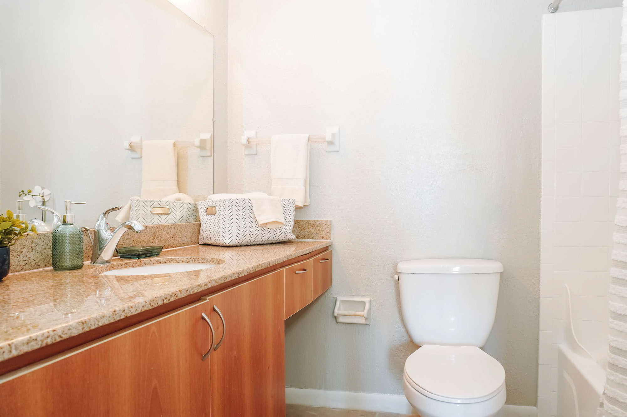 Ambersweet - 2 Bed 2 Bath - Bathroom - Birch Style Cabinets