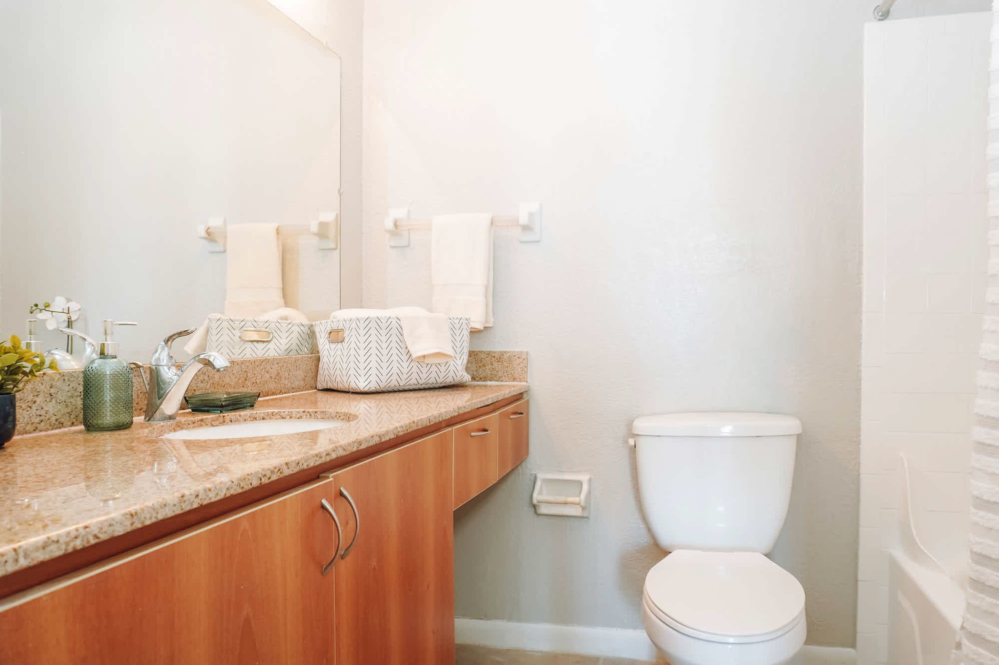 Ambersweet - 2 Bed 2 Bath - Bathroom - Birch Style Cabinets