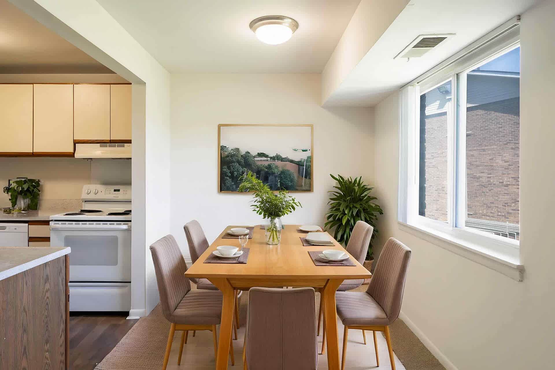 Michigan - 2 Bed 1 Bath - Dining Room