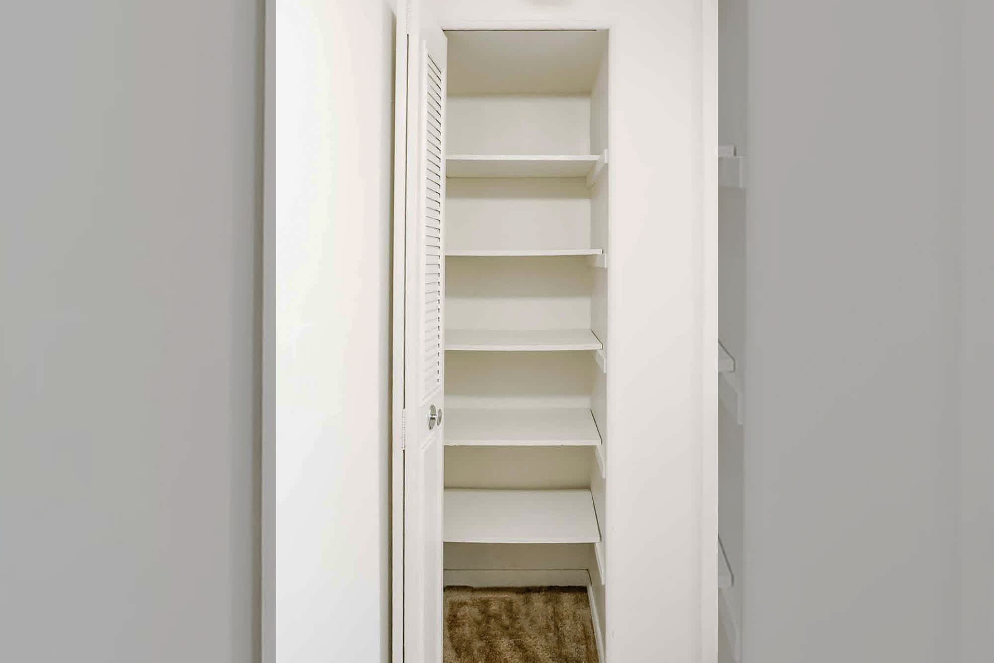 The Willow - 2 Bed 1 Bath - Linen Closet