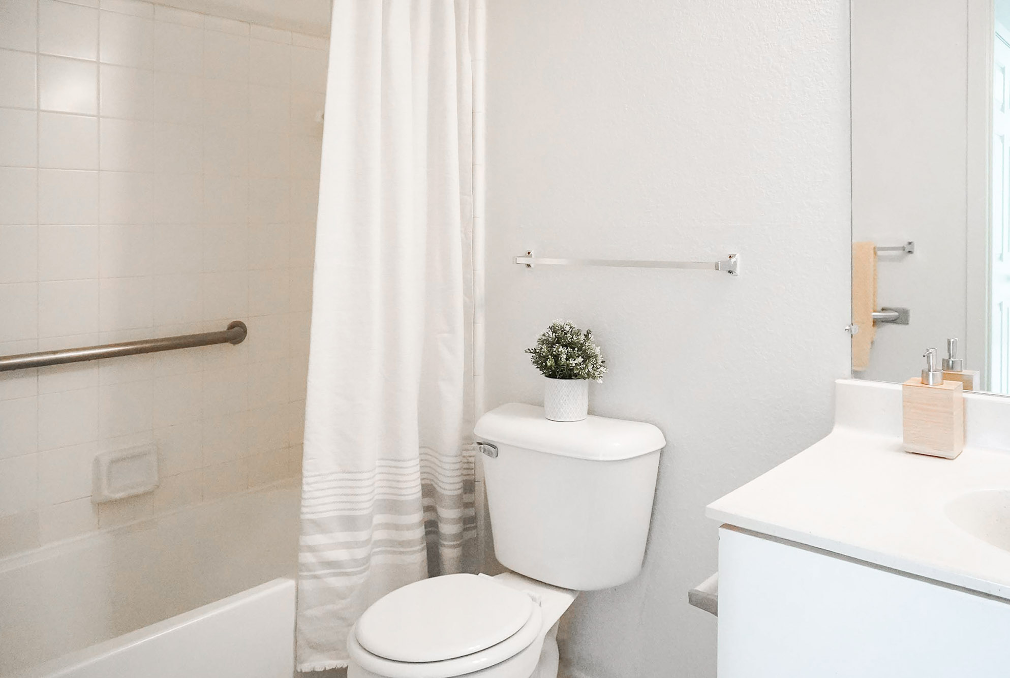 The Belleville - 3 Bed 2 Bath - Bathroom