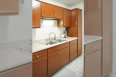 The Duckworth - 1 Bed 1 Bath - Kitchen Cabinets