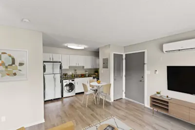Eola - 1 Bed 1 Bath - Dining Area