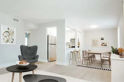 Alafia River+ - 2 Bed 1 Bath - Dining Room