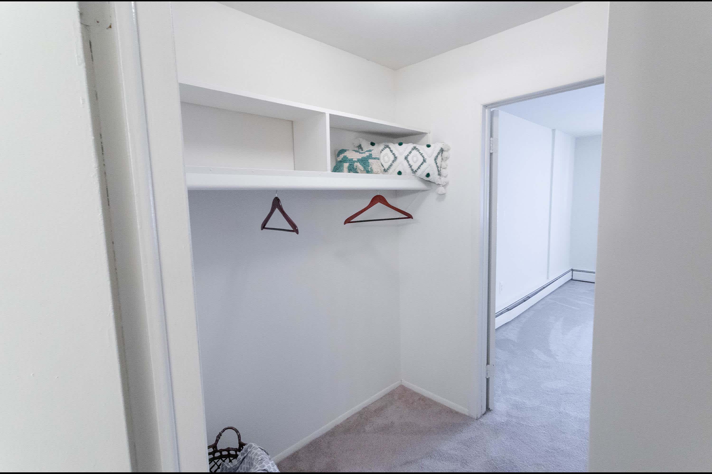The Donahue - 2 Bed 1 Bath - Walk-In- Closet