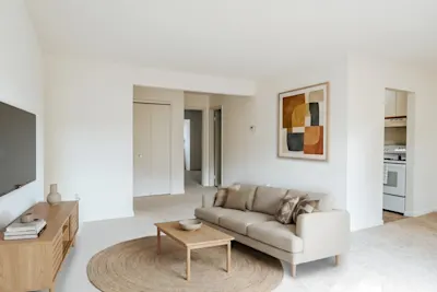 Huron - 1 Bed 1 Bath - Living Room