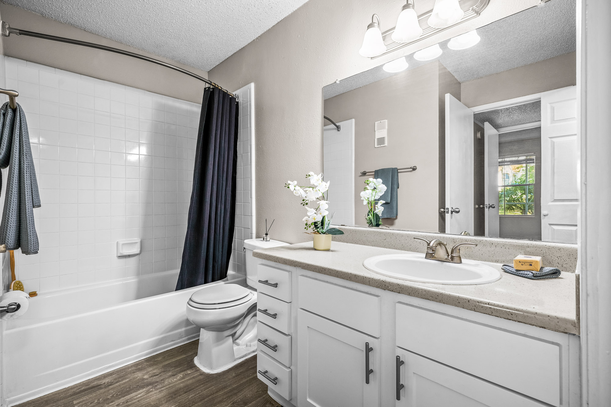 Arthur - 1 Bed 1 Bath - Bathroom