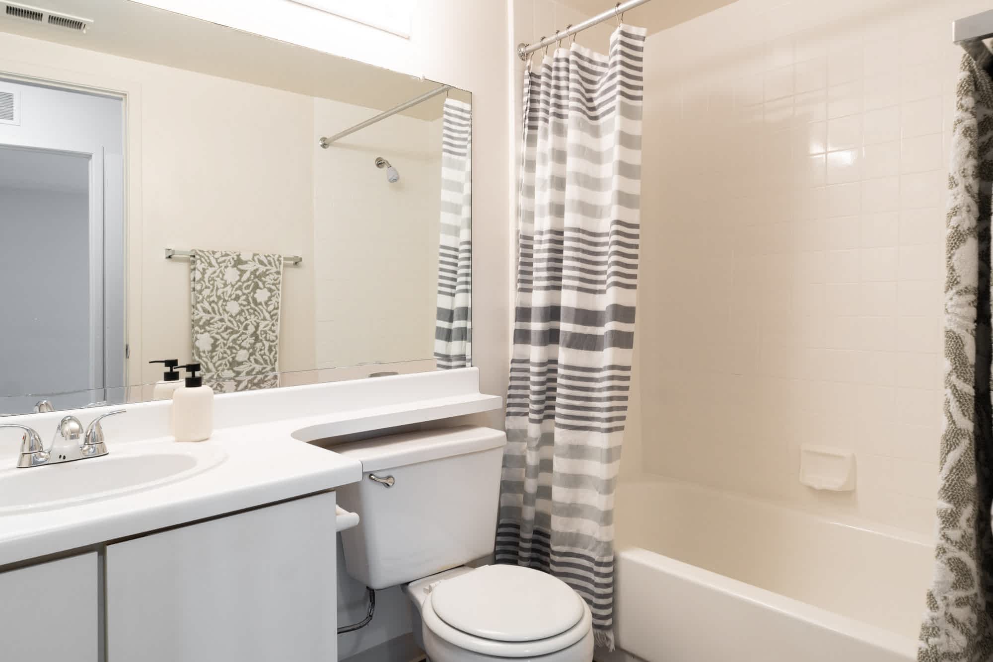 Meadowlark - 1 Bed 1 Bath - Bathroom