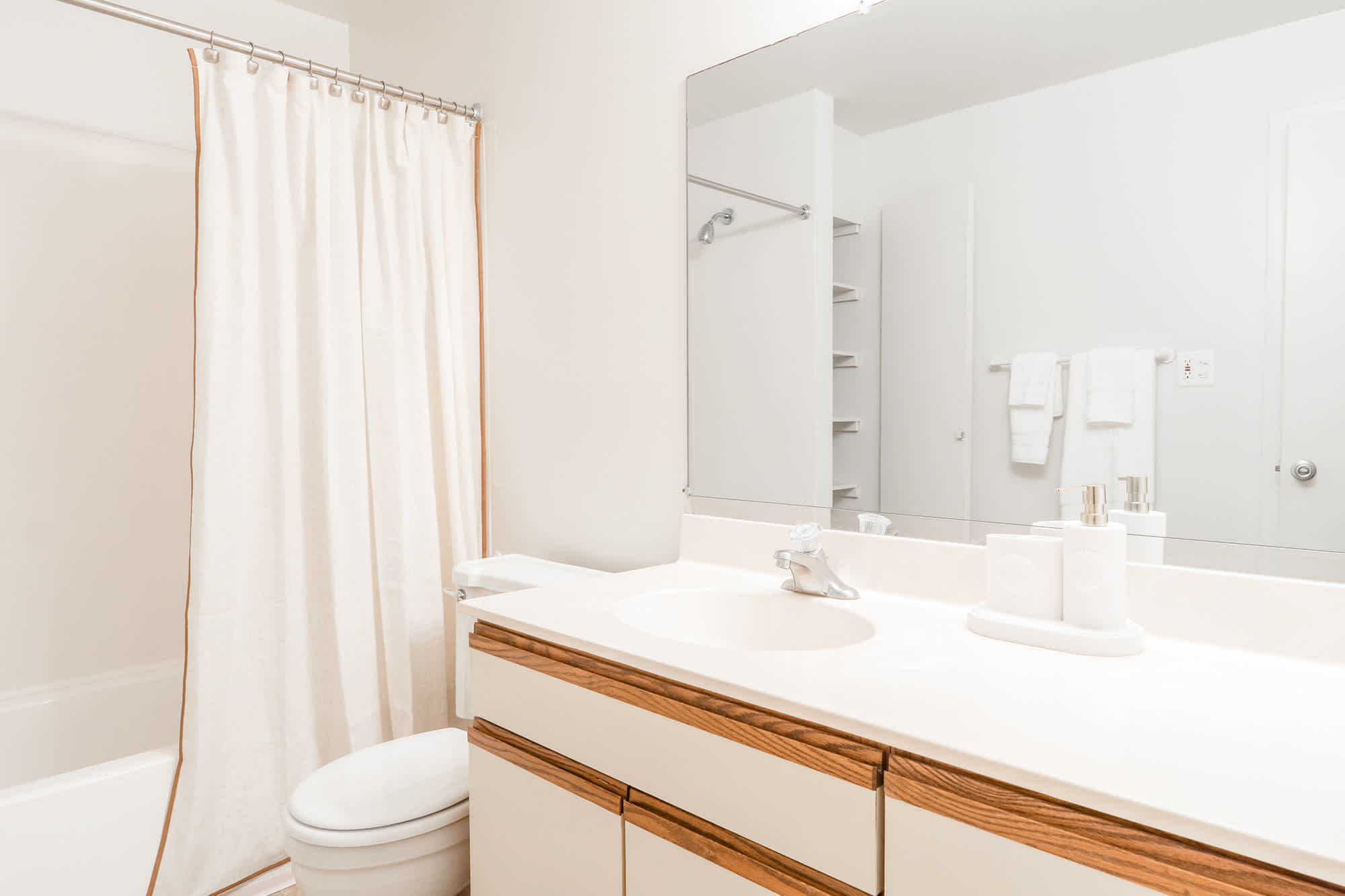 The Plymouth - 1 Bed 1 Bath - Bathroom