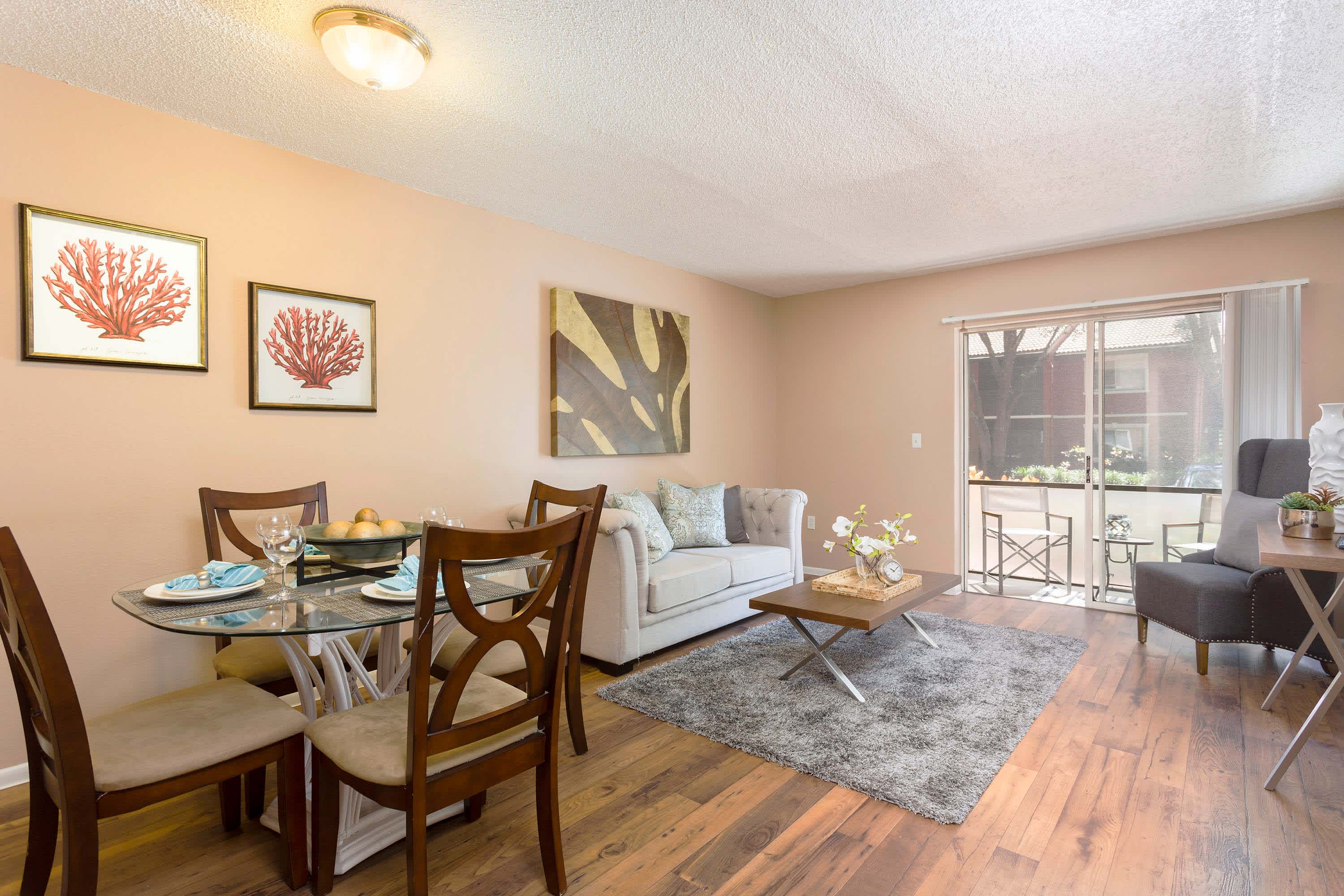 Granada - 2 Bed 2 Bath - Dining & Living